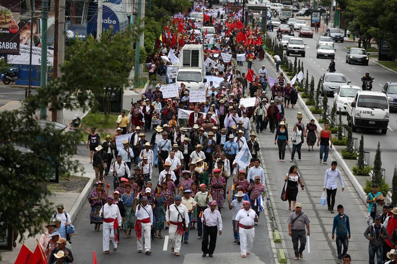 Campesinos de Guatemala bloquean carreteras para pedir la renuncia de Morales